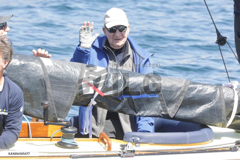 King Juan Carlos enjoys a new day of regattas - Sanxenxo