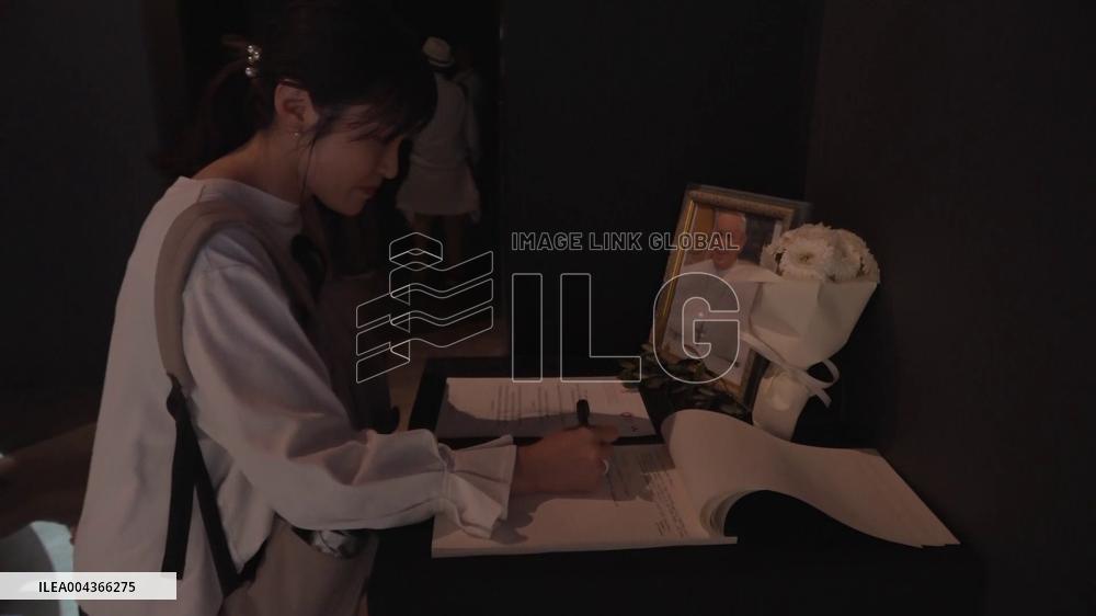 [Breaking News]People mourn pope's death