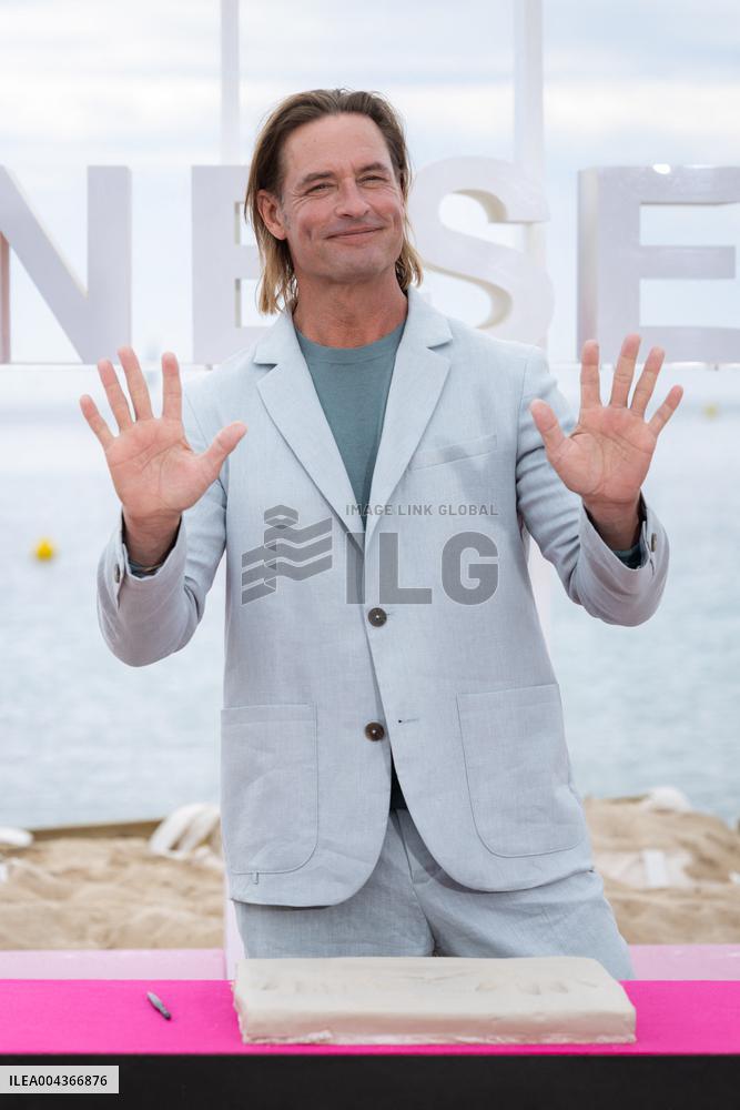 8th Canneseries - Duster Photocall