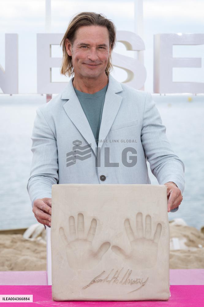 8th Canneseries - Duster Photocall