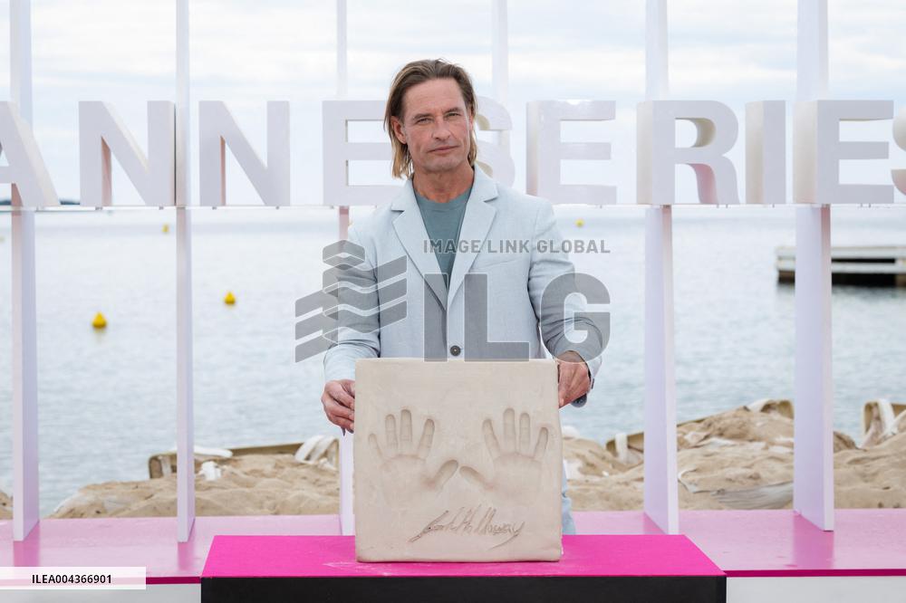 8th Canneseries - Duster Photocall
