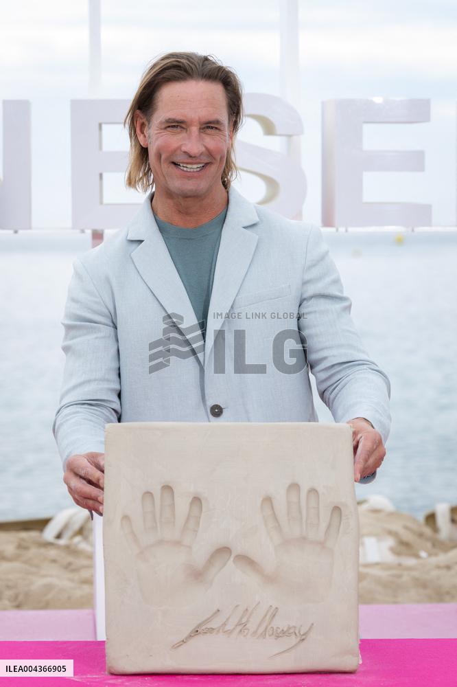 8th Canneseries - Duster Photocall