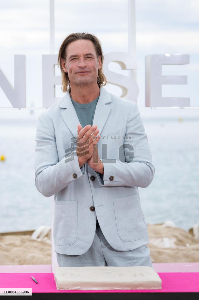 8th Canneseries - Duster Photocall