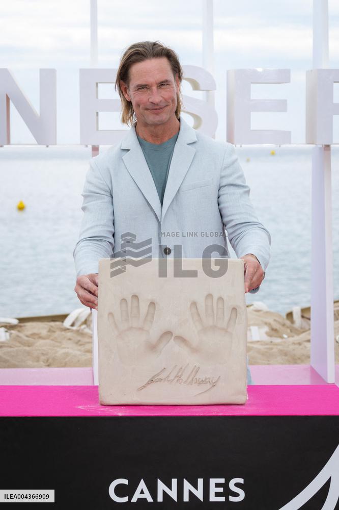 8th Canneseries - Duster Photocall