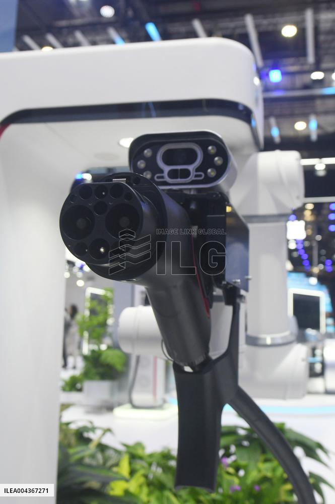 Huawei Fast Charging Robot