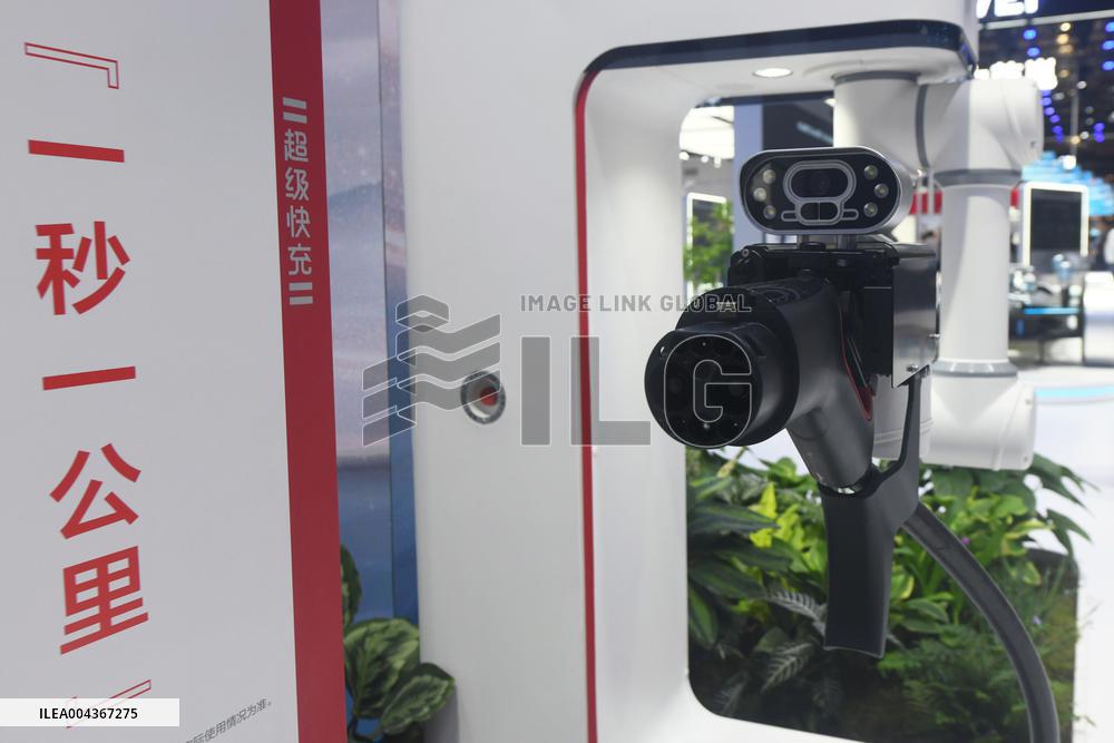 Huawei Fast Charging Robot