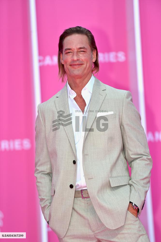 8th Canneseries - Pink Carpet
