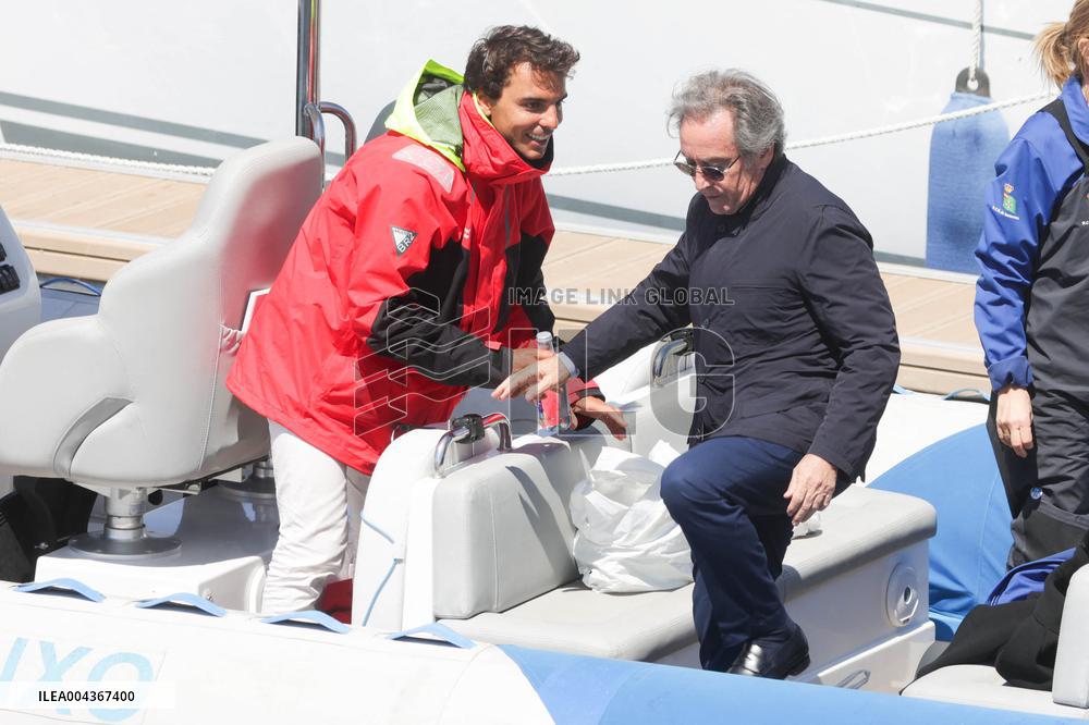 King Juan Carlos and Infanta Elena enjoy a new day of regattas