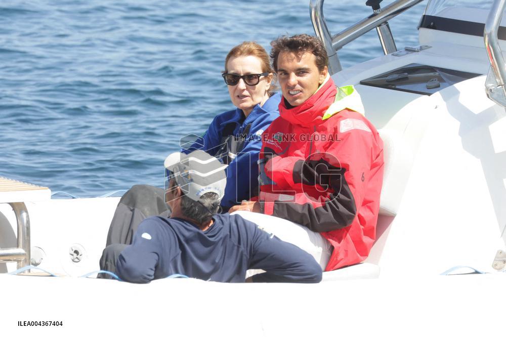King Juan Carlos and Infanta Elena enjoy a new day of regattas