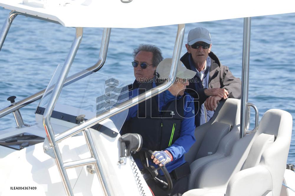 King Juan Carlos and Infanta Elena enjoy a new day of regattas