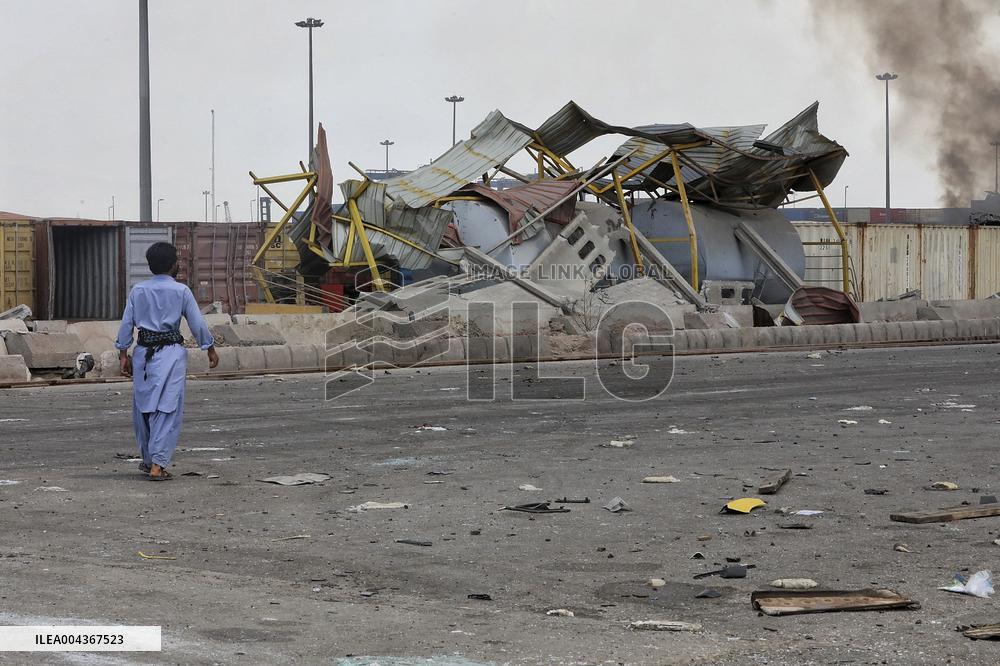 28 Killed and 800 Injured in Port Explosion - Iran