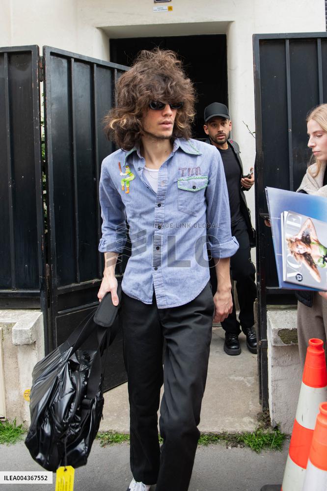 Miley Cyrus Leaves A Photo Shoot - Paris