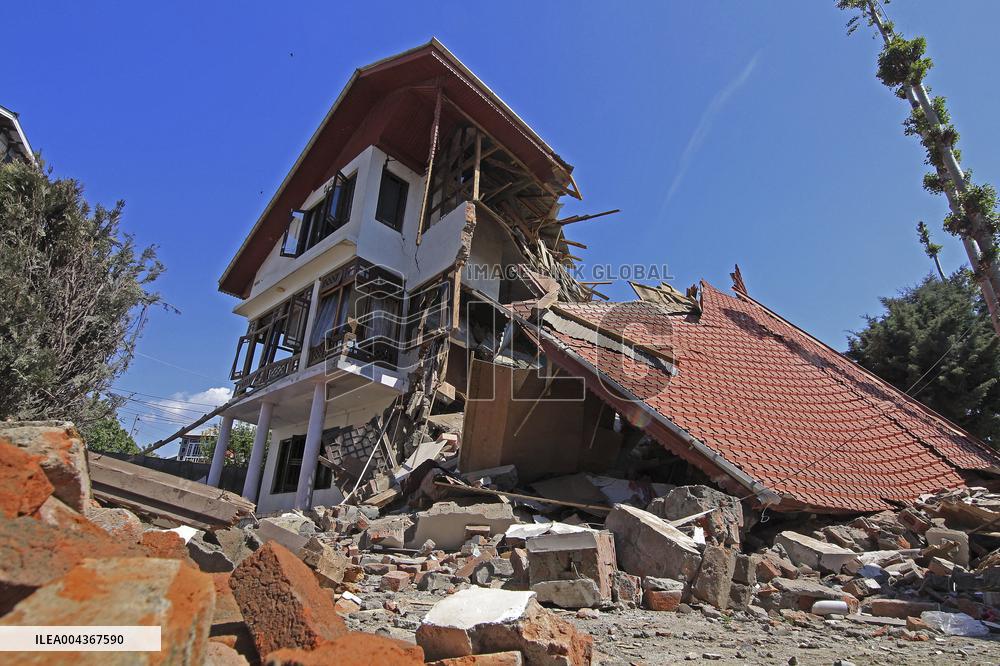 Kashmir Militant Homes Raided - India