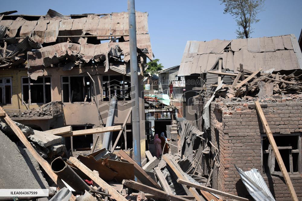 Kashmir Militant Homes Raided - India