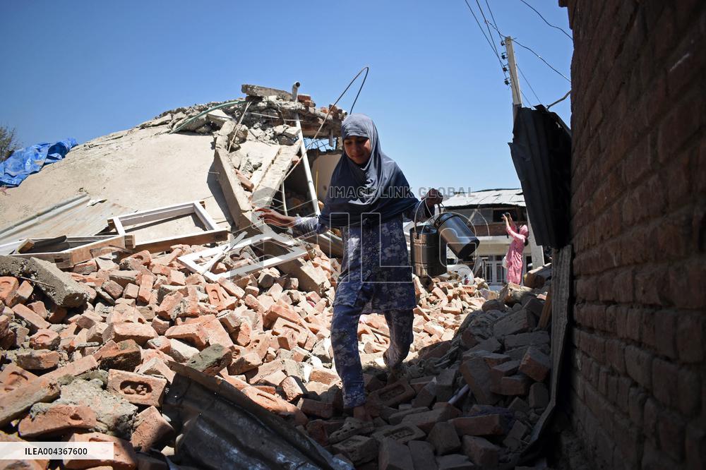 Kashmir Militant Homes Raided - India