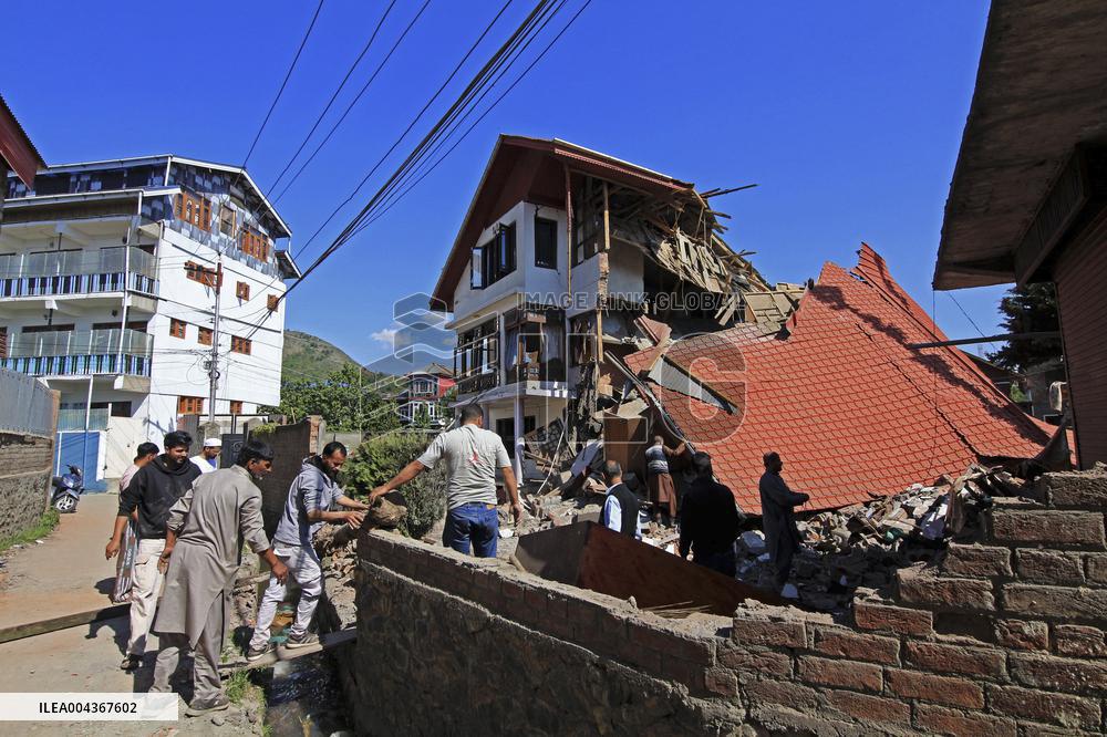Kashmir Militant Homes Raided - India