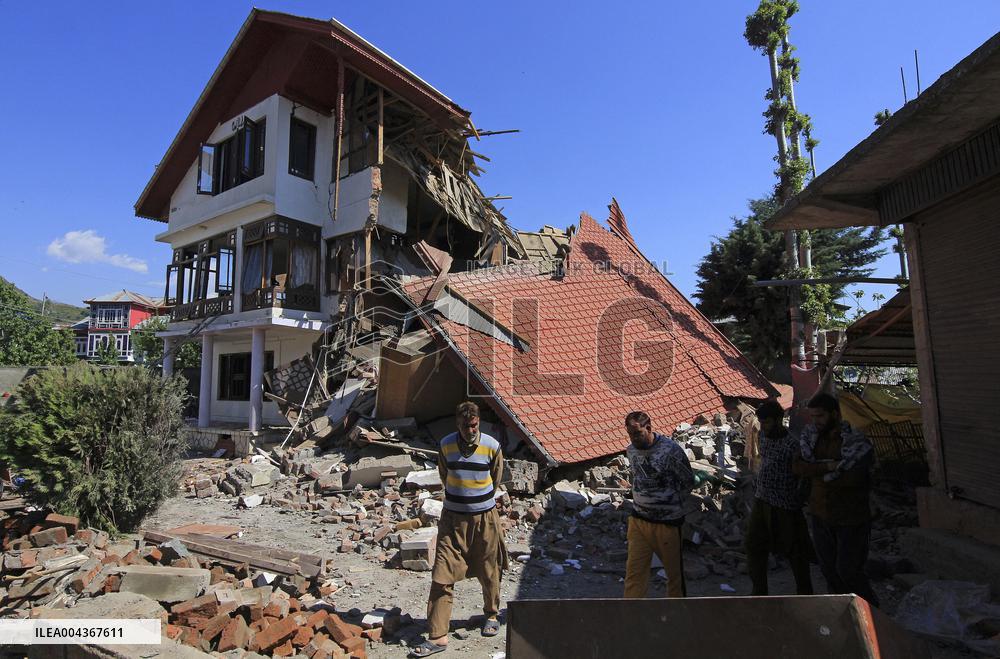 Kashmir Militant Homes Raided - India