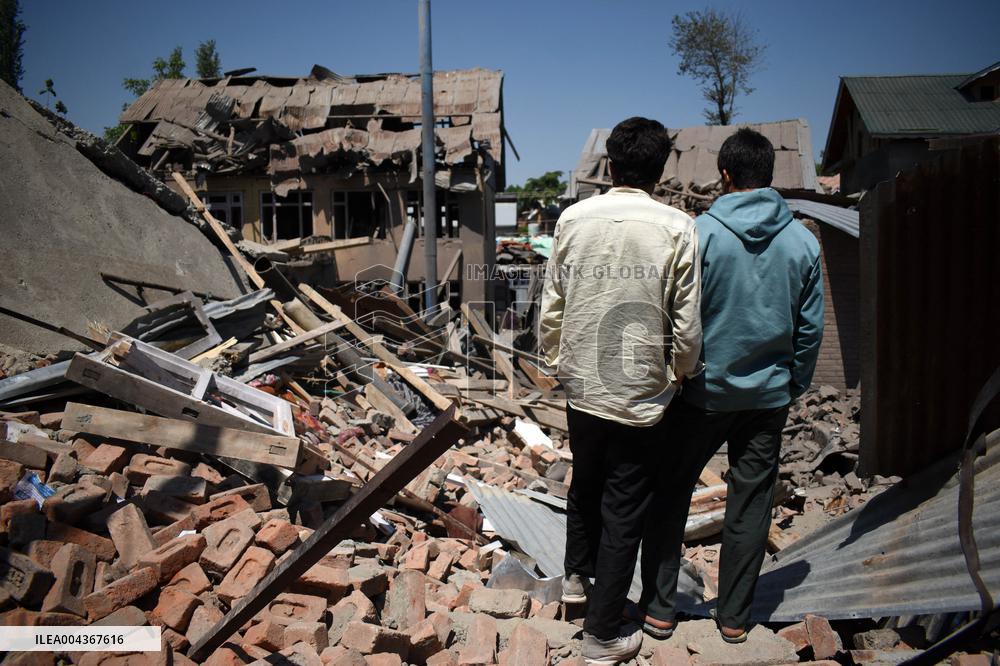 Kashmir Militant Homes Raided - India