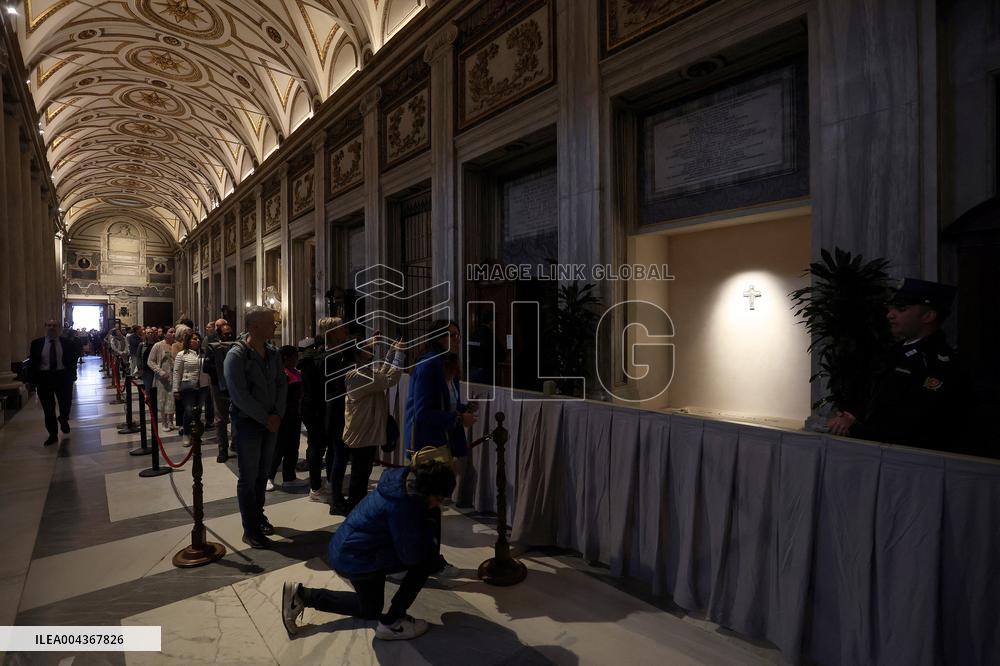 Homage of the faithful at the Tomb of Pope Francis in Santa Maria Maggiore - Rome