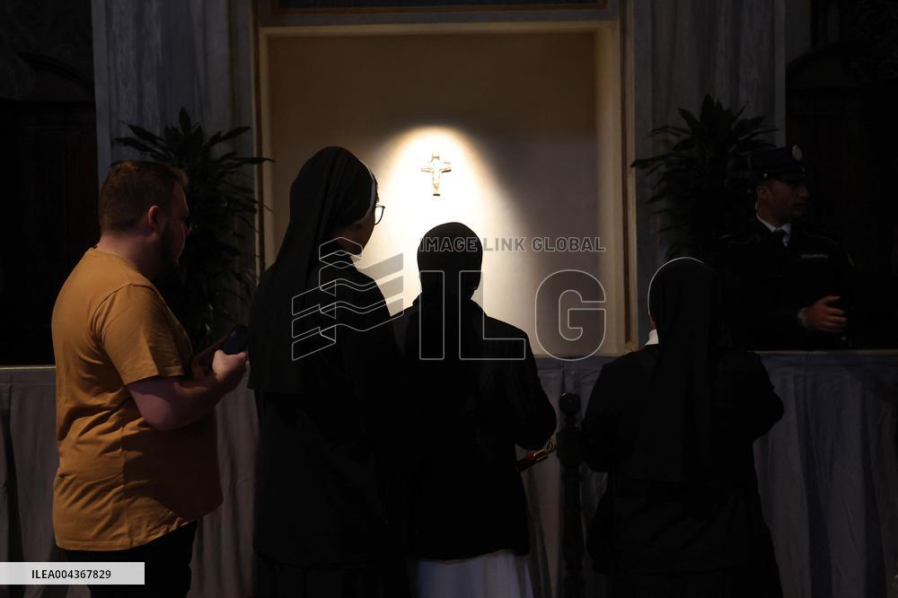 Homage of the faithful at the Tomb of Pope Francis in Santa Maria Maggiore - Rome