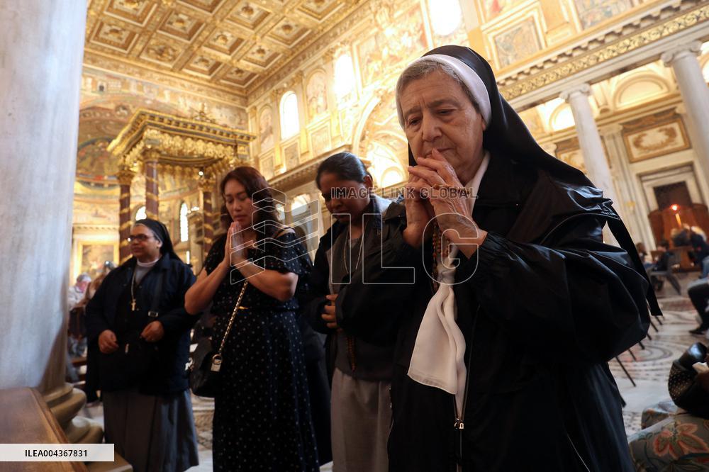 Homage of the faithful at the Tomb of Pope Francis in Santa Maria Maggiore - Rome
