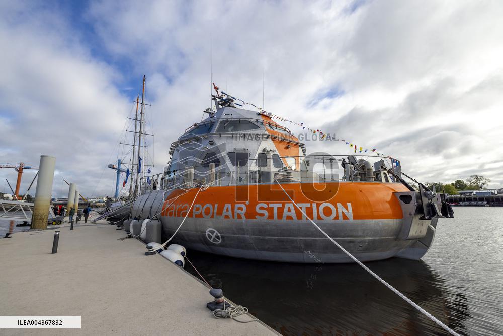 Tara Ceremonial ship launching for Arctic Exploration - France