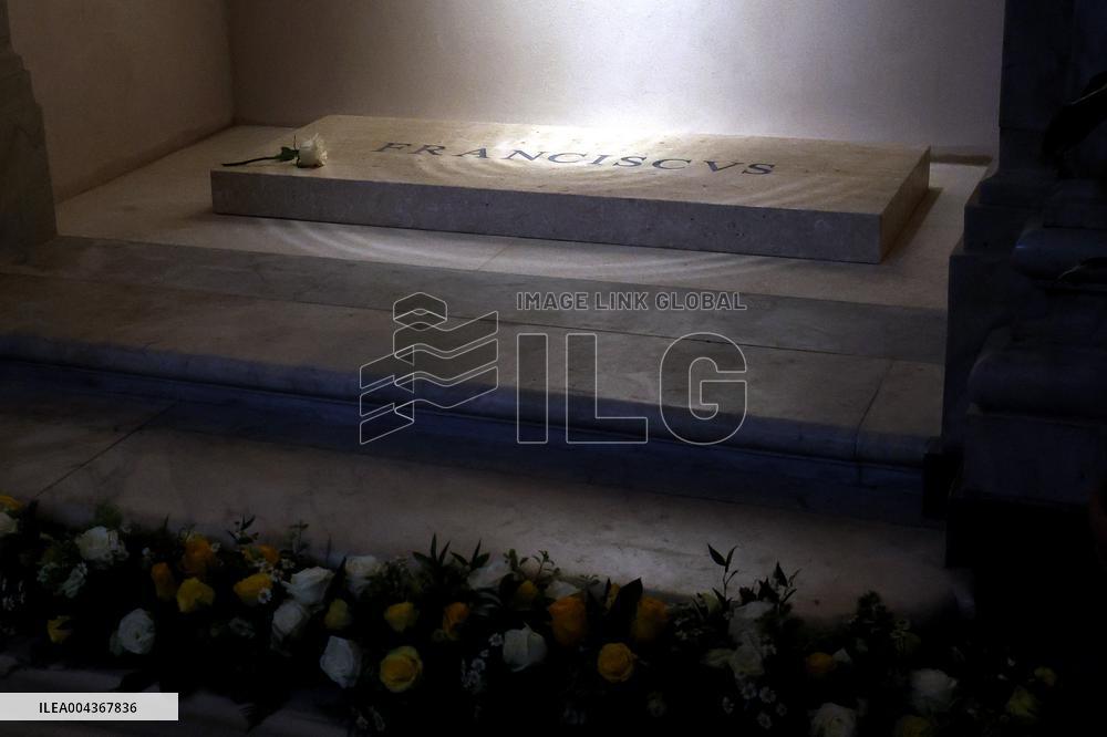 Homage of the faithful at the Tomb of Pope Francis in Santa Maria Maggiore - Rome