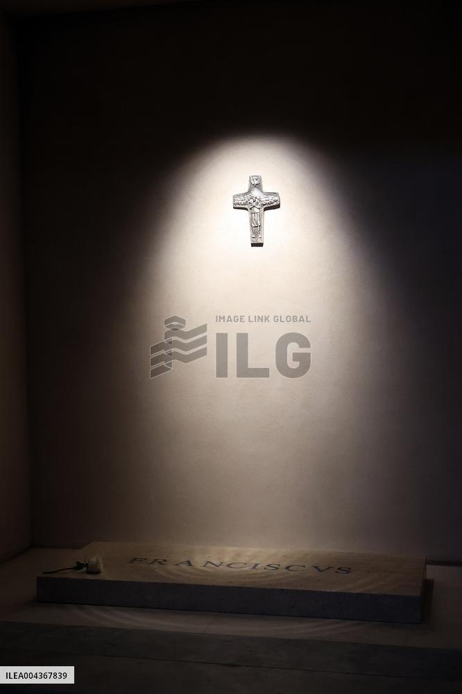 Homage of the faithful at the Tomb of Pope Francis in Santa Maria Maggiore - Rome