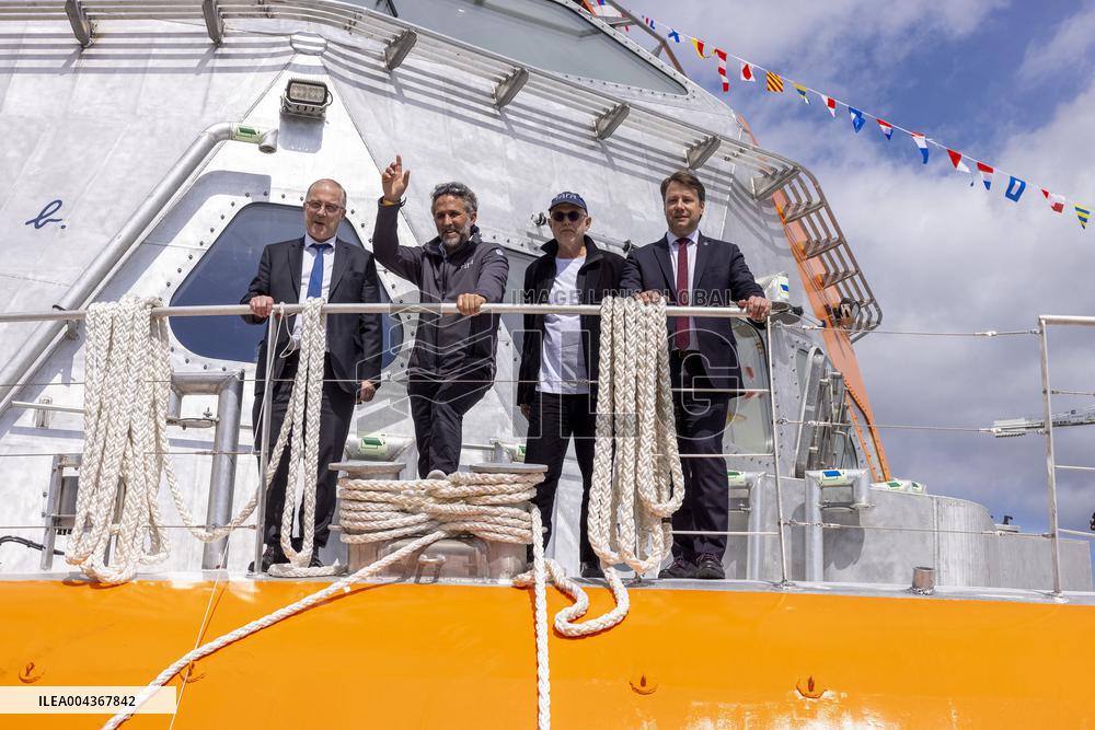 Tara Ceremonial ship launching for Arctic Exploration - France