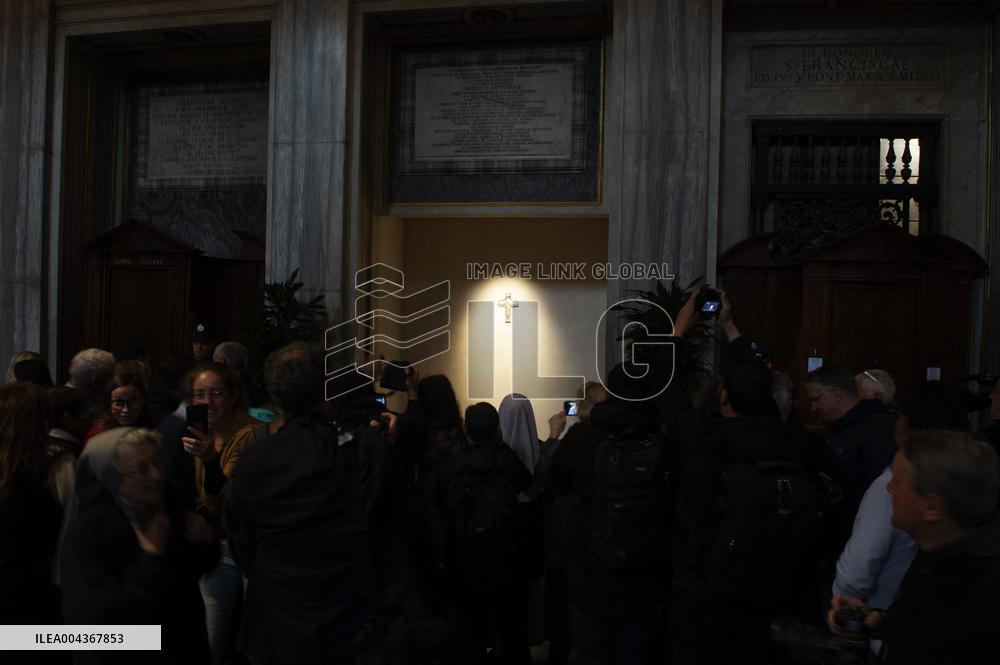 Homage of the faithful at the Tomb of Pope Francis in Santa Maria Maggiore - Rome