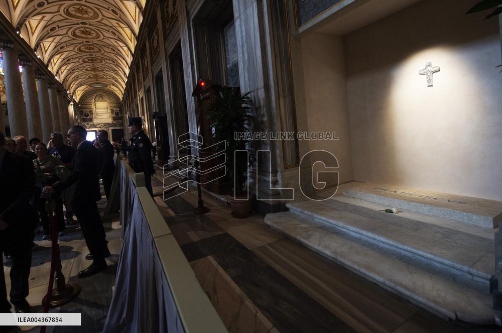 Homage of the faithful at the Tomb of Pope Francis in Santa Maria Maggiore - Rome
