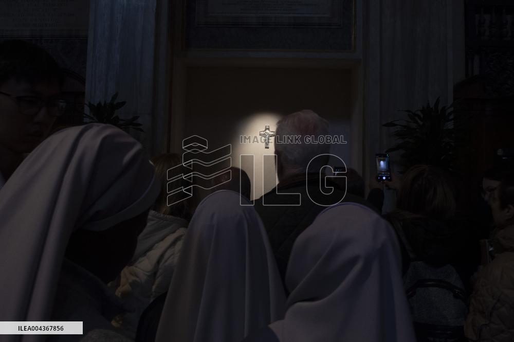Homage of the faithful at the Tomb of Pope Francis in Santa Maria Maggiore - Rome