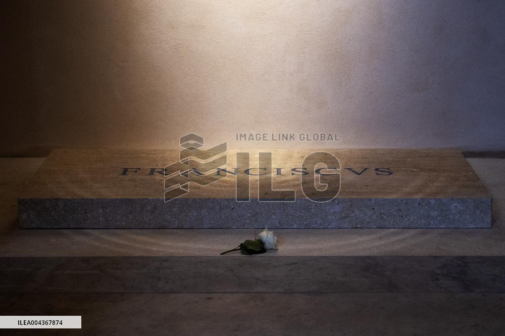 Homage of the faithful at the Tomb of Pope Francis in Santa Maria Maggiore - Rome