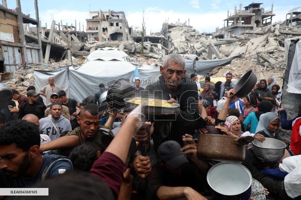 Food Distribution in Beit Lahia - Gaza