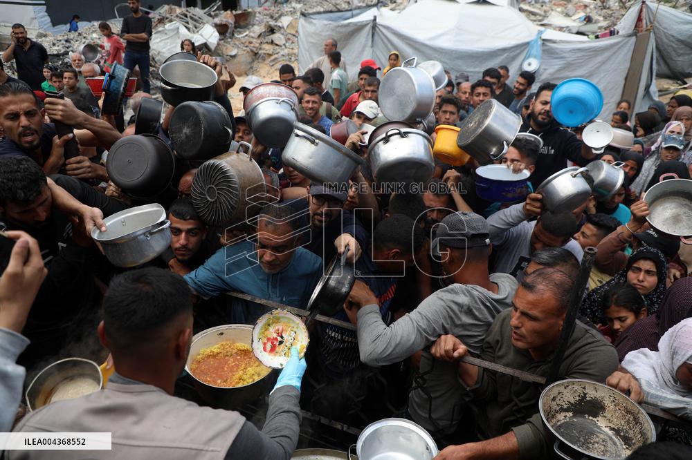 Food Distribution in Beit Lahia - Gaza