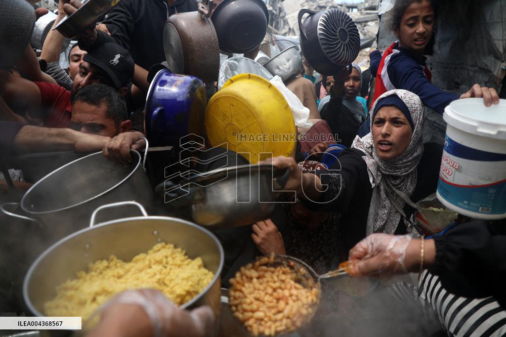 Food Distribution in Beit Lahia - Gaza