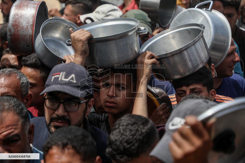 Food Distribution in Beit Lahia - Gaza