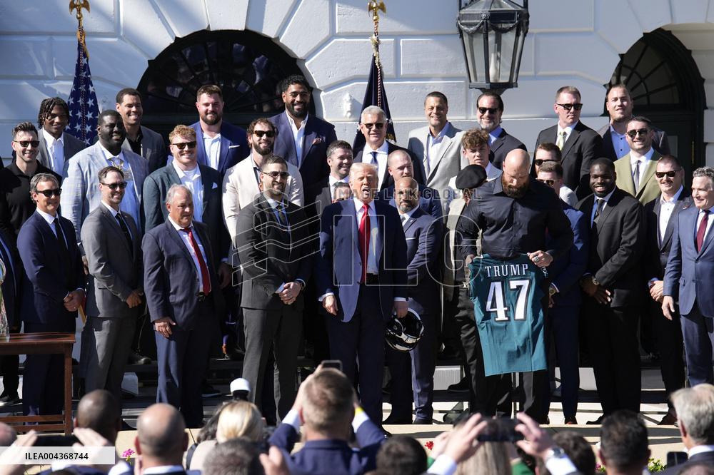 Donald Trump welcomes Philadelphia Eagles - Washington