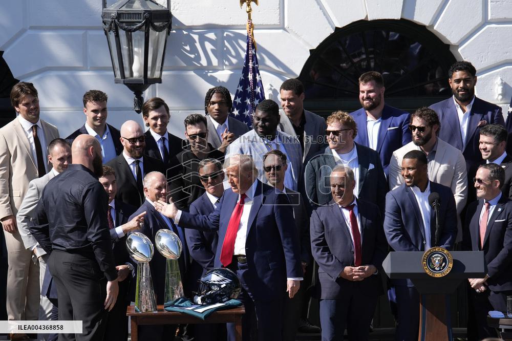 Donald Trump welcomes Philadelphia Eagles - Washington