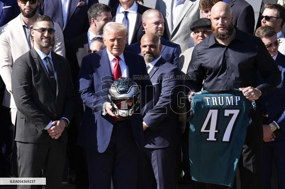 Donald Trump welcomes Philadelphia Eagles - Washington