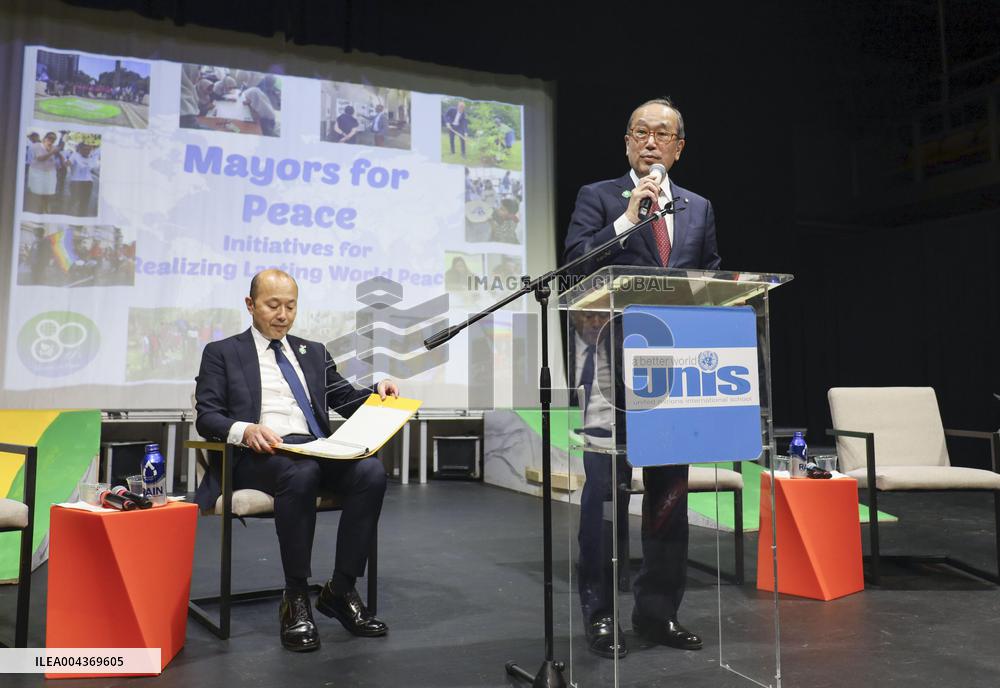 Hiroshima mayor speaks at U.N. school