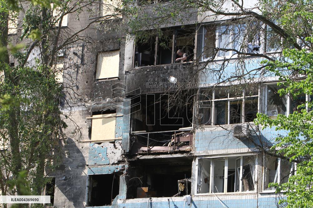 Russian drone hits apartment block in KamianskeRussian drone hits apartment block in Kamianske