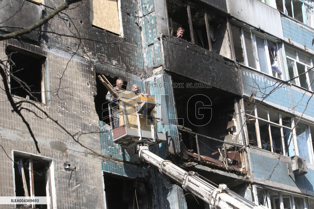 Russian drone hits apartment block in KamianskeRussian drone hits apartment block in Kamianske
