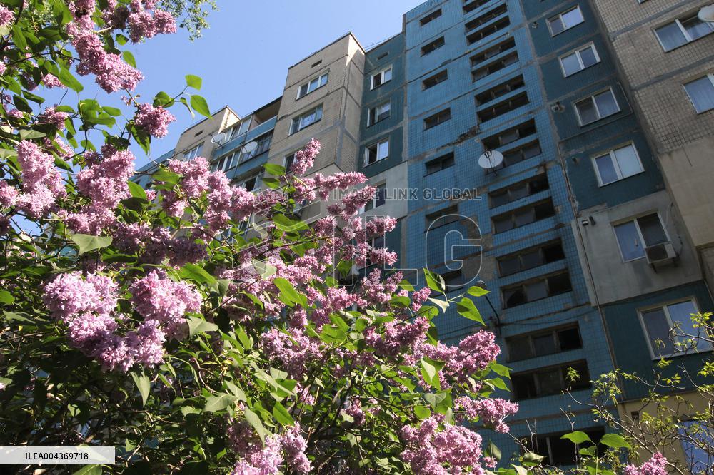 Russian drone hits apartment block in KamianskeRussian drone hits apartment block in Kamianske