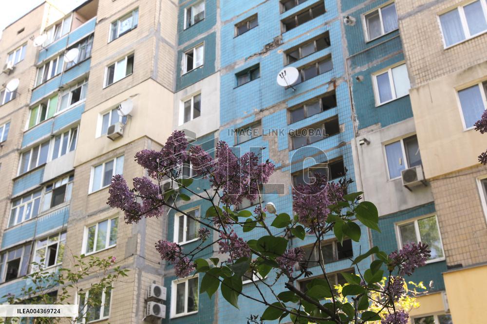 Russian drone hits apartment block in KamianskeRussian drone hits apartment block in Kamianske