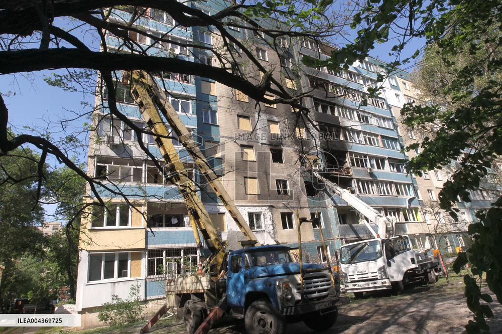 Russian drone hits apartment block in KamianskeRussian drone hits apartment block in Kamianske