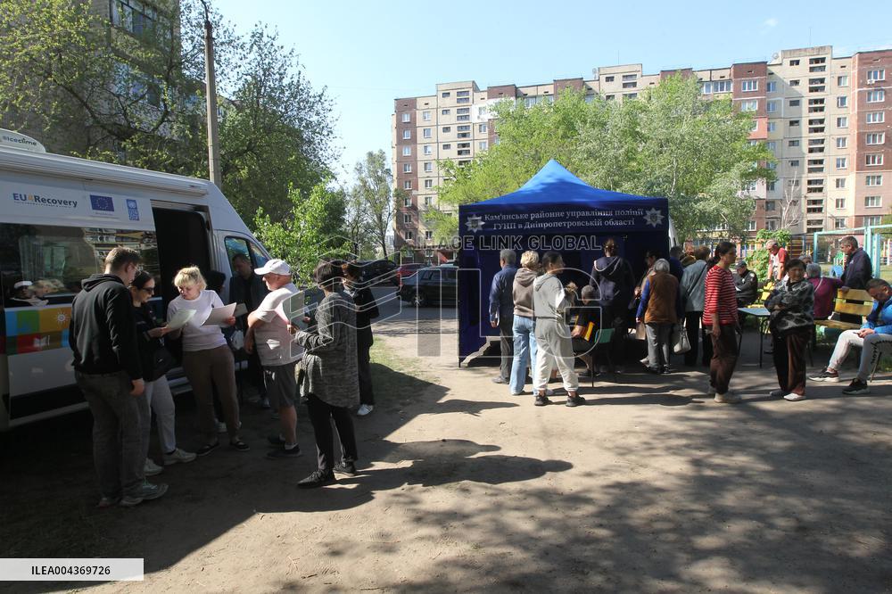 Russian drone hits apartment block in KamianskeRussian drone hits apartment block in Kamianske