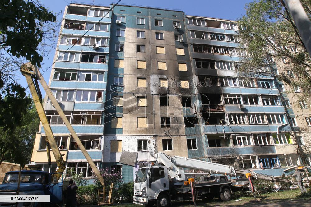 Russian drone hits apartment block in KamianskeRussian drone hits apartment block in Kamianske