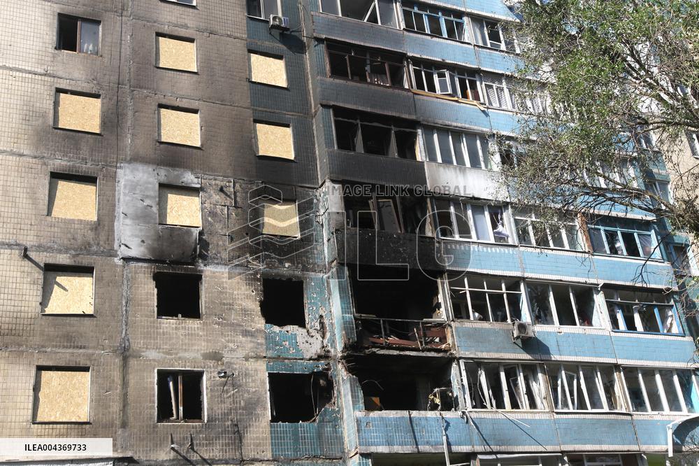 Russian drone hits apartment block in KamianskeRussian drone hits apartment block in Kamianske