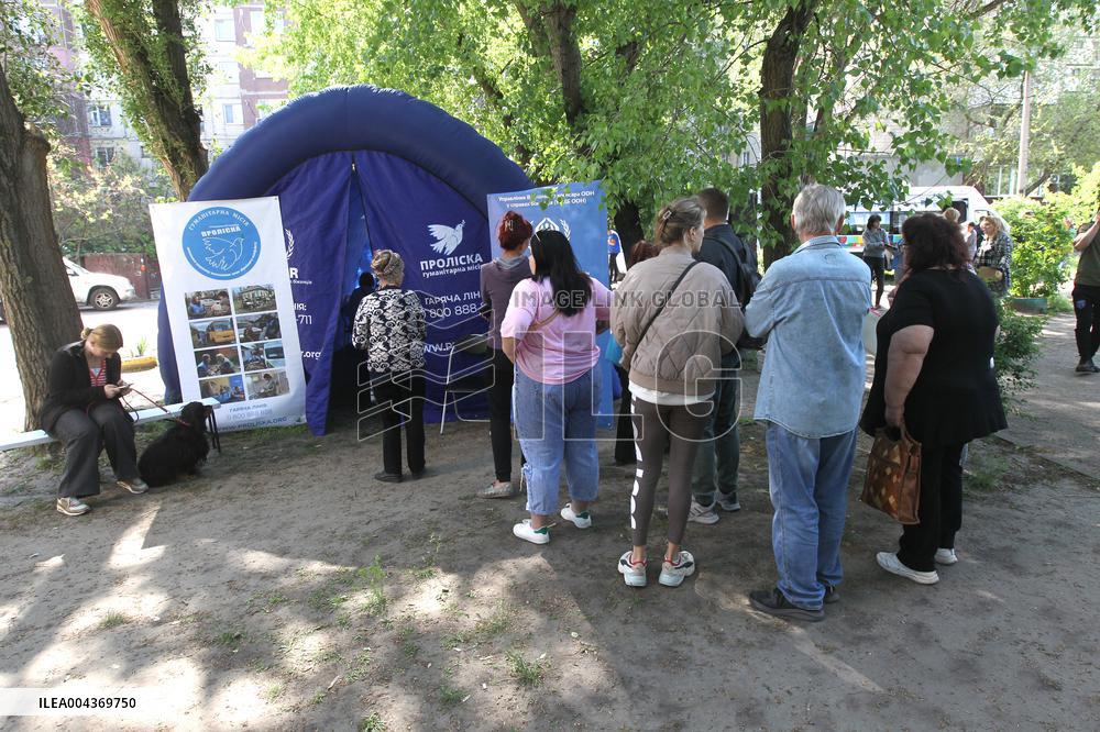 Russian drone hits apartment block in KamianskeRussian drone hits apartment block in Kamianske